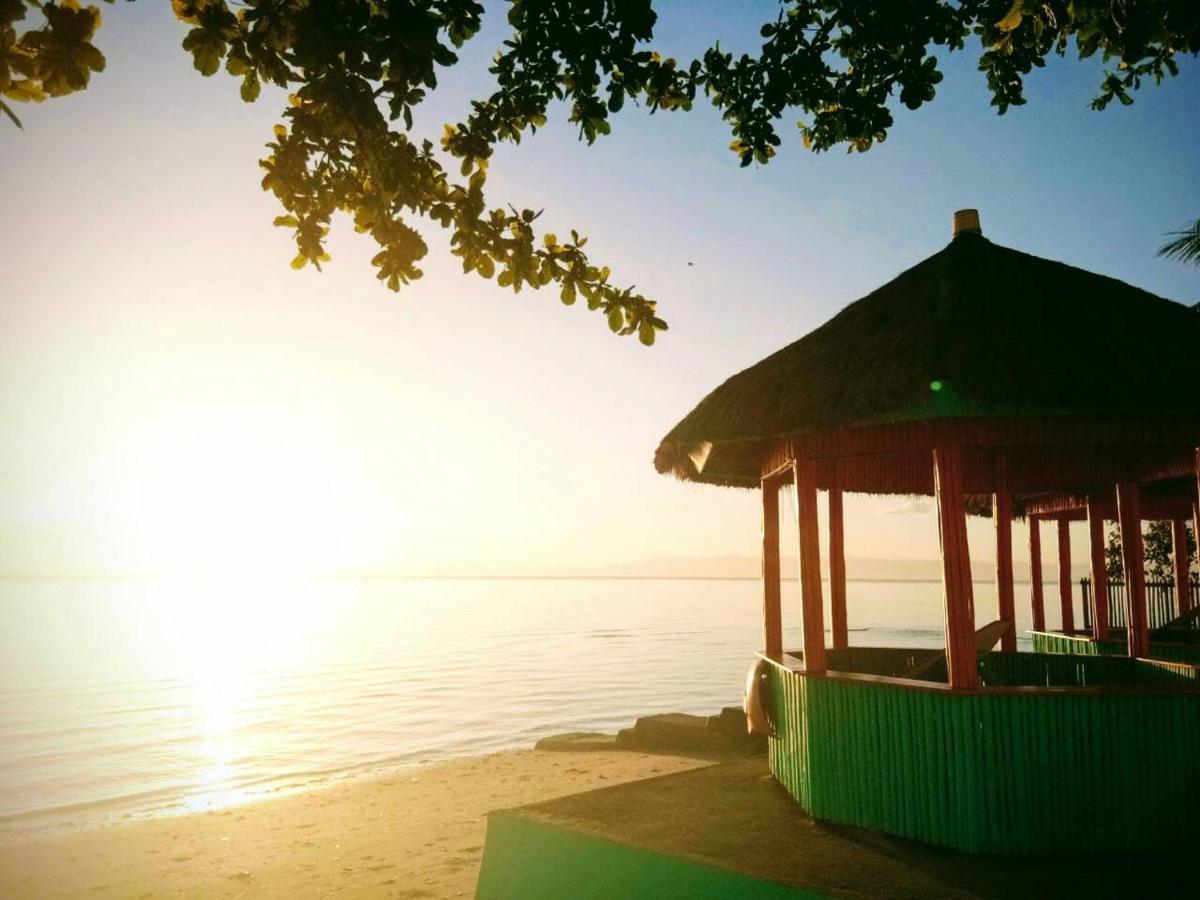 Smallfry'S Beach Resort Calatrava  Buitenkant foto