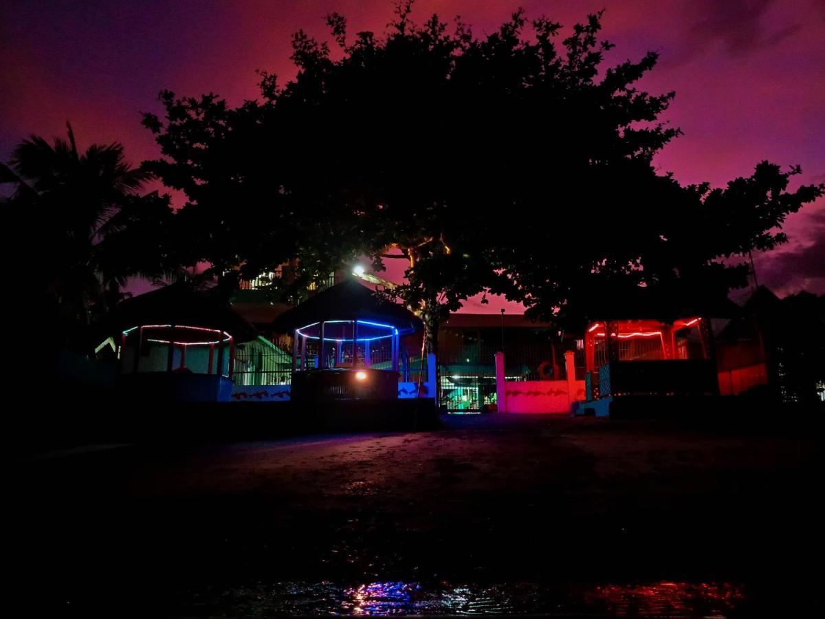 Smallfry'S Beach Resort Calatrava  Buitenkant foto