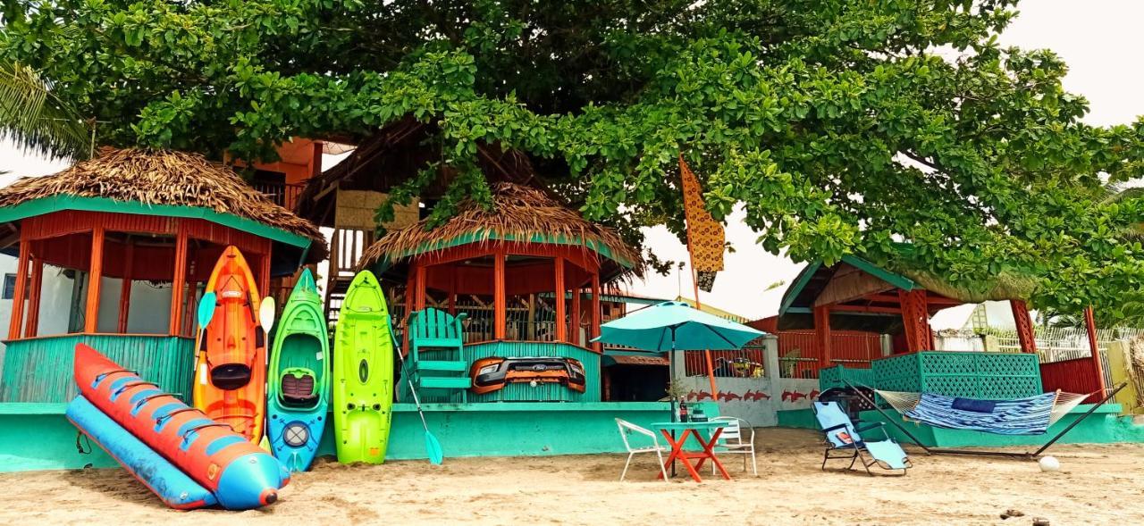 Smallfry'S Beach Resort Calatrava  Buitenkant foto