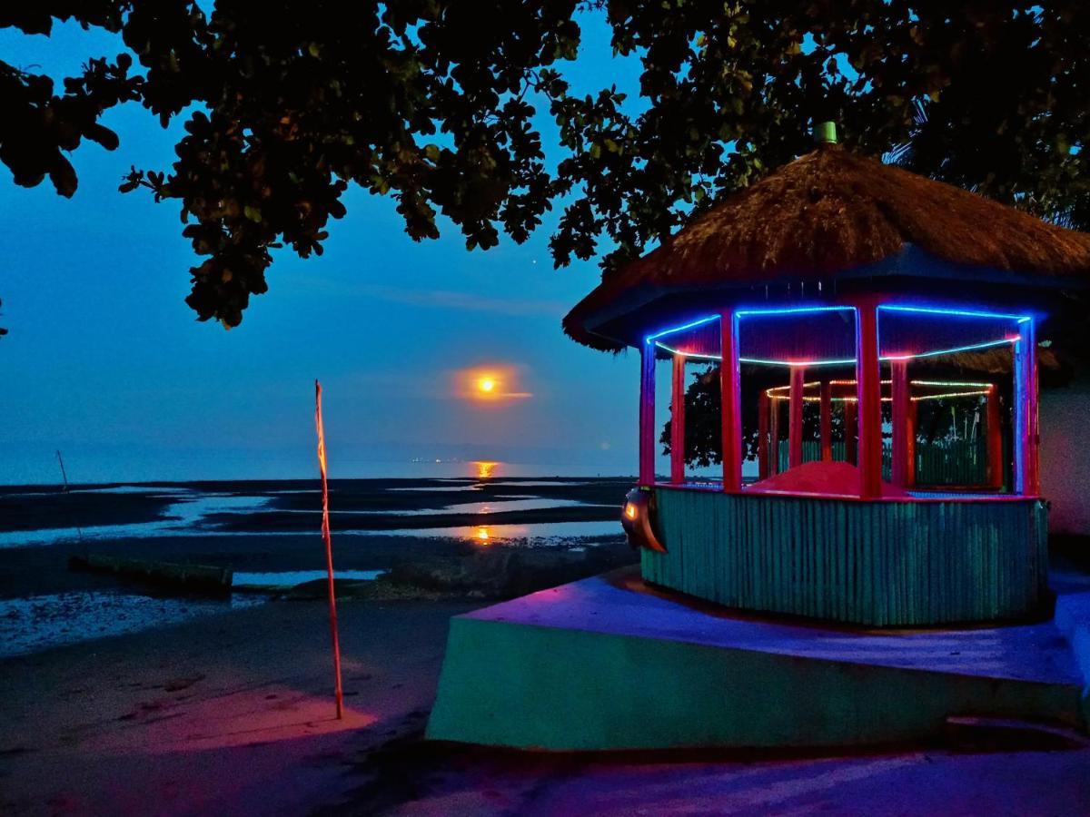 Smallfry'S Beach Resort Calatrava  Buitenkant foto